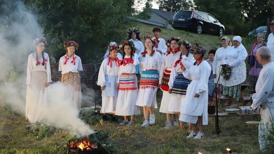 Noc Świętojańska w gminie Hańsk. Widowisko obrzędowe i puszczanie wianków [GALERIA ZDJĘĆ]