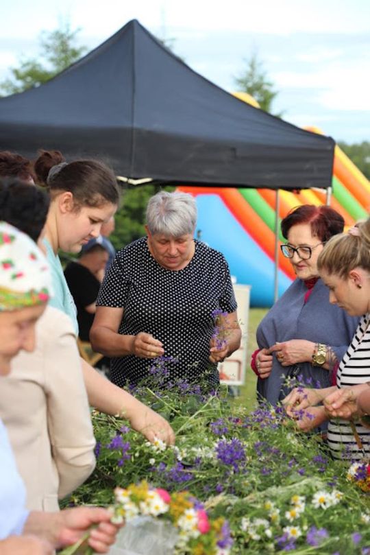 Noc Świętojańska w gminie Hańsk. Widowisko obrzędowe i puszczanie wianków [GALERIA ZDJĘĆ]