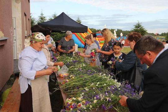Noc Świętojańska w gminie Hańsk. Widowisko obrzędowe i puszczanie wianków [GALERIA ZDJĘĆ]