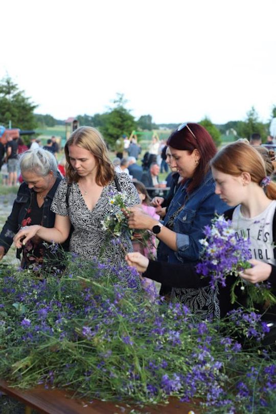 Noc Świętojańska w gminie Hańsk. Widowisko obrzędowe i puszczanie wianków [GALERIA ZDJĘĆ]