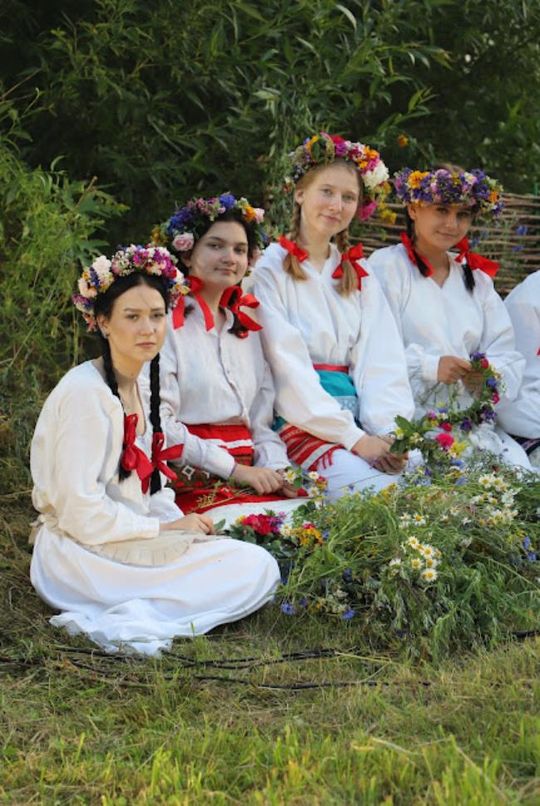 Noc Świętojańska w gminie Hańsk. Widowisko obrzędowe i puszczanie wianków [GALERIA ZDJĘĆ]