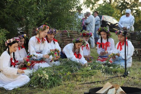 Noc Świętojańska w gminie Hańsk. Widowisko obrzędowe i puszczanie wianków [GALERIA ZDJĘĆ]