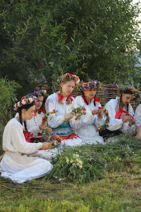 Noc Świętojańska w gminie Hańsk. Widowisko obrzędowe i puszczanie wianków [GALERIA ZDJĘĆ]