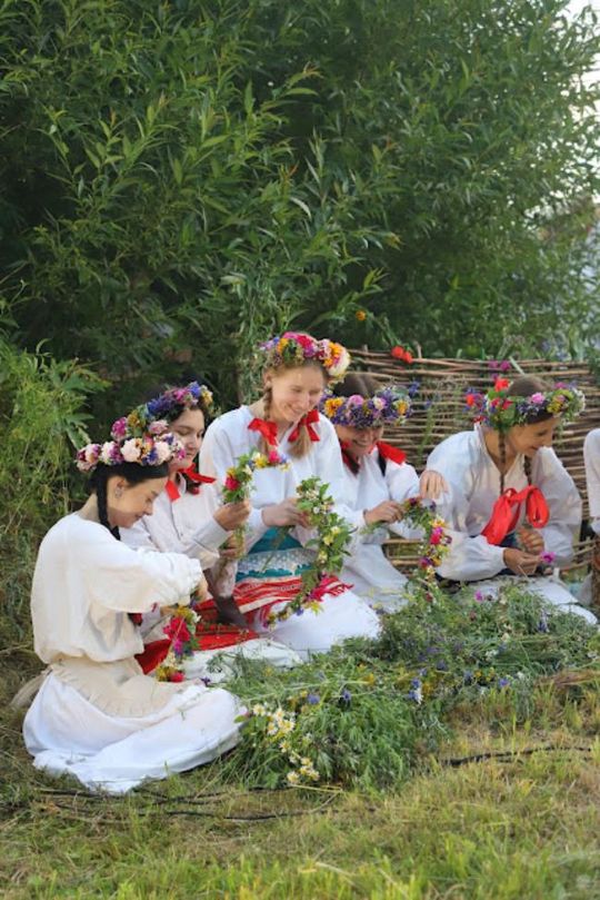 Noc Świętojańska w gminie Hańsk. Widowisko obrzędowe i puszczanie wianków [GALERIA ZDJĘĆ]