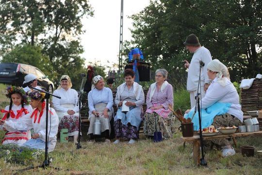 Noc Świętojańska w gminie Hańsk. Widowisko obrzędowe i puszczanie wianków [GALERIA ZDJĘĆ]