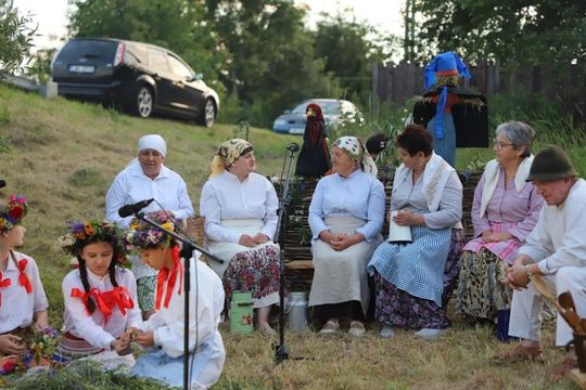 Noc Świętojańska w gminie Hańsk. Widowisko obrzędowe i puszczanie wianków [GALERIA ZDJĘĆ]