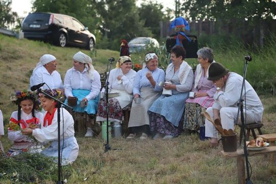 Noc Świętojańska w gminie Hańsk. Widowisko obrzędowe i puszczanie wianków [GALERIA ZDJĘĆ]