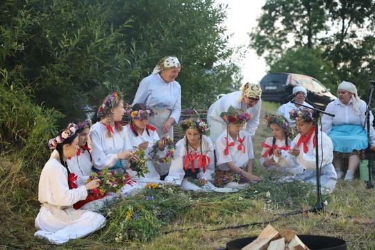 Noc Świętojańska w gminie Hańsk. Widowisko obrzędowe i puszczanie wianków [GALERIA ZDJĘĆ]