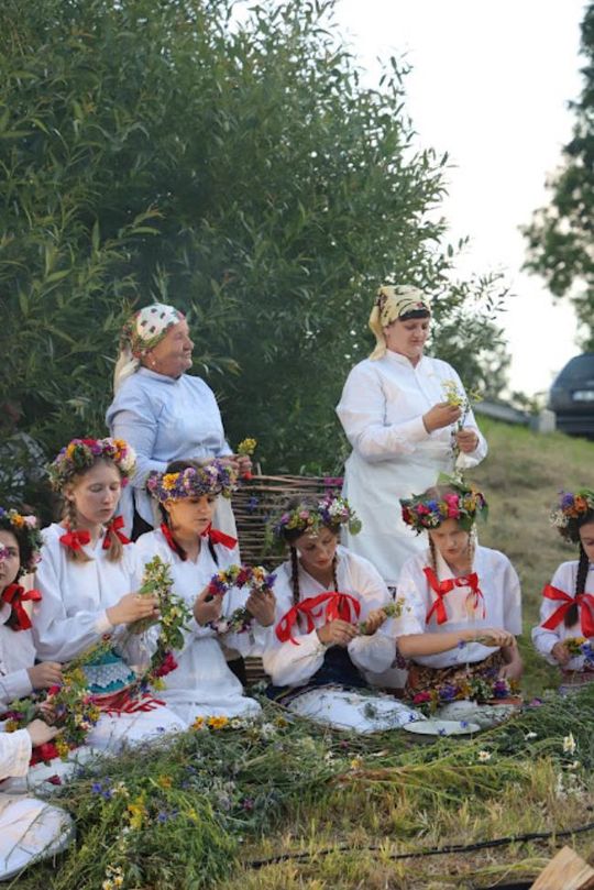 Noc Świętojańska w gminie Hańsk. Widowisko obrzędowe i puszczanie wianków [GALERIA ZDJĘĆ]