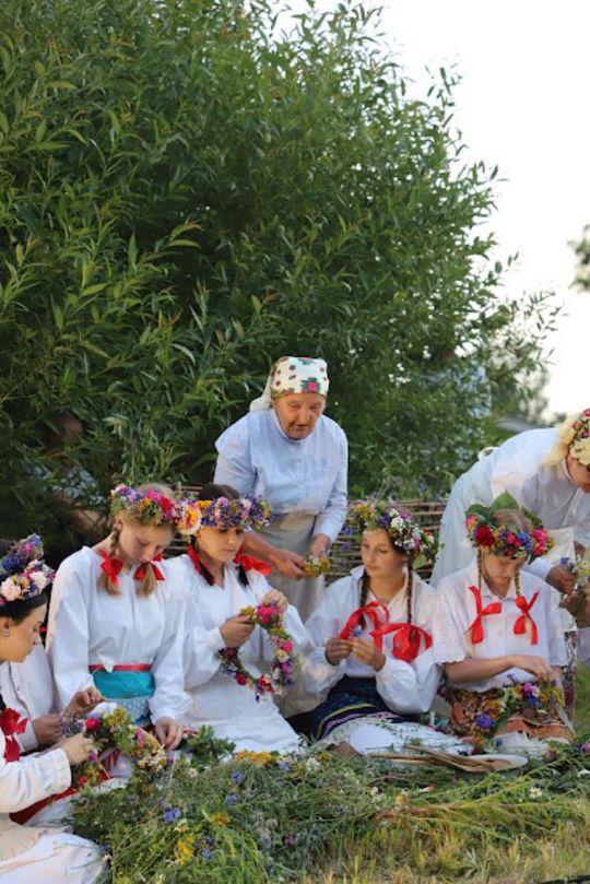 Noc Świętojańska w gminie Hańsk. Widowisko obrzędowe i puszczanie wianków [GALERIA ZDJĘĆ]