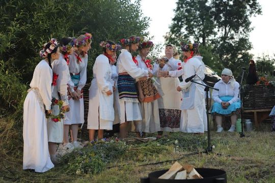 Noc Świętojańska w gminie Hańsk. Widowisko obrzędowe i puszczanie wianków [GALERIA ZDJĘĆ]