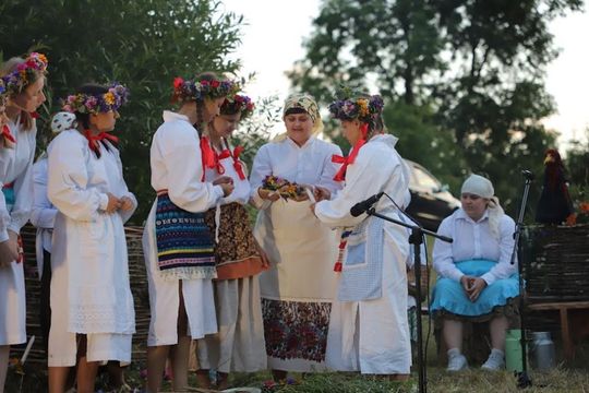 Noc Świętojańska w gminie Hańsk. Widowisko obrzędowe i puszczanie wianków [GALERIA ZDJĘĆ]