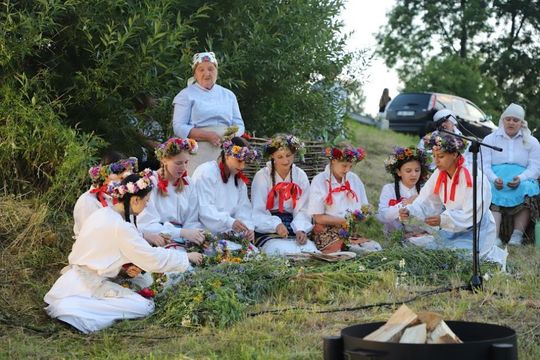 Noc Świętojańska w gminie Hańsk. Widowisko obrzędowe i puszczanie wianków [GALERIA ZDJĘĆ]