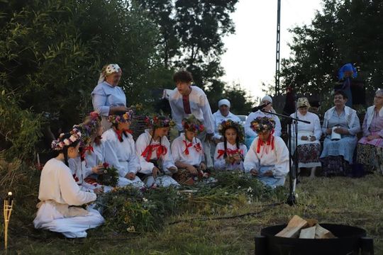 Noc Świętojańska w gminie Hańsk. Widowisko obrzędowe i puszczanie wianków [GALERIA ZDJĘĆ]