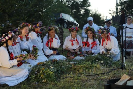 Noc Świętojańska w gminie Hańsk. Widowisko obrzędowe i puszczanie wianków [GALERIA ZDJĘĆ]