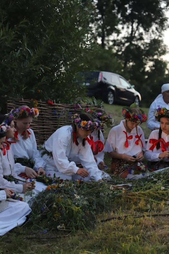 Noc Świętojańska w gminie Hańsk. Widowisko obrzędowe i puszczanie wianków [GALERIA ZDJĘĆ]