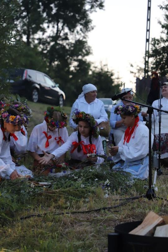 Noc Świętojańska w gminie Hańsk. Widowisko obrzędowe i puszczanie wianków [GALERIA ZDJĘĆ]
