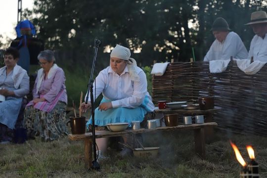 Noc Świętojańska w gminie Hańsk. Widowisko obrzędowe i puszczanie wianków [GALERIA ZDJĘĆ]