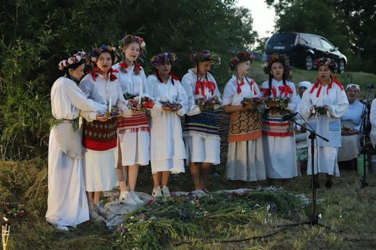 Noc Świętojańska w gminie Hańsk. Widowisko obrzędowe i puszczanie wianków [GALERIA ZDJĘĆ]