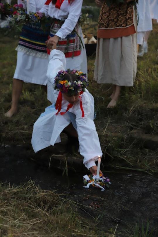 Noc Świętojańska w gminie Hańsk. Widowisko obrzędowe i puszczanie wianków [GALERIA ZDJĘĆ]