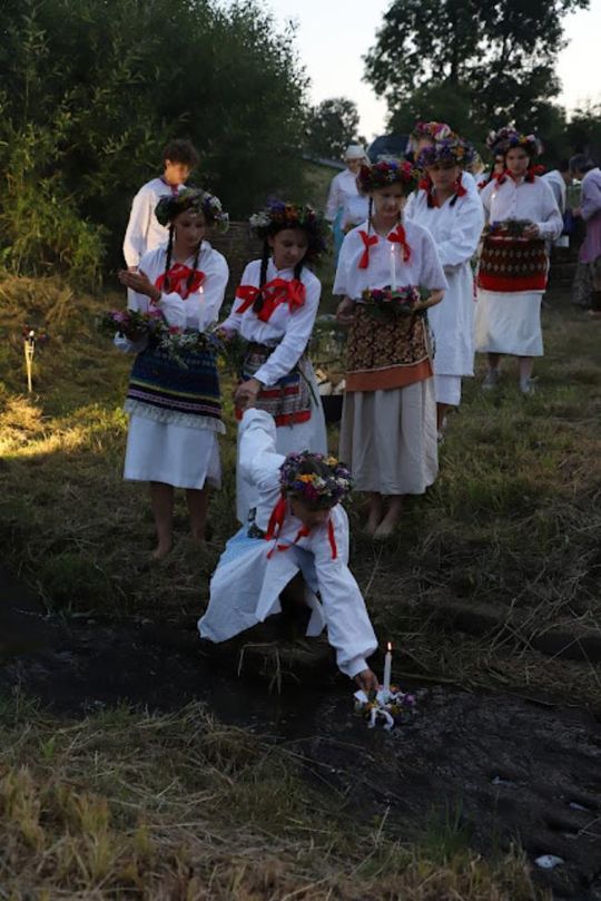 Noc Świętojańska w gminie Hańsk. Widowisko obrzędowe i puszczanie wianków [GALERIA ZDJĘĆ]