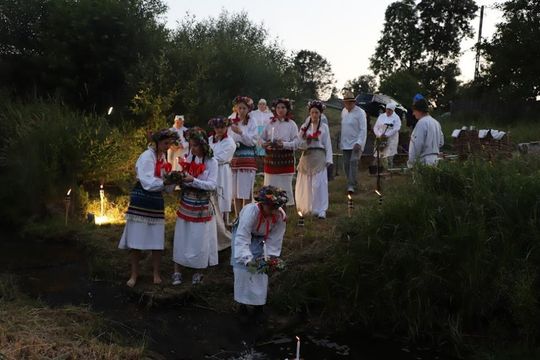 Noc Świętojańska w gminie Hańsk. Widowisko obrzędowe i puszczanie wianków [GALERIA ZDJĘĆ]