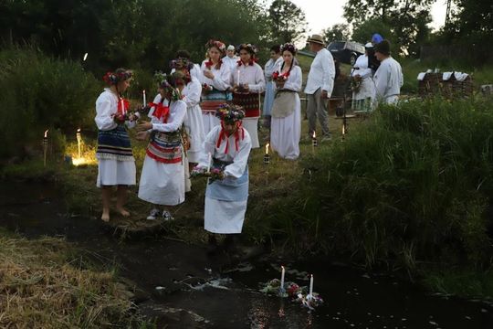 Noc Świętojańska w gminie Hańsk. Widowisko obrzędowe i puszczanie wianków [GALERIA ZDJĘĆ]