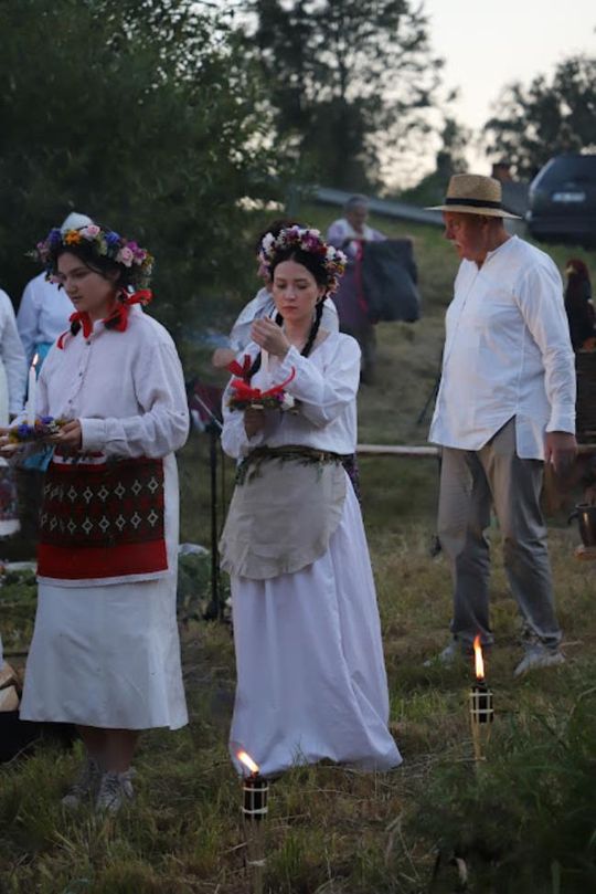 Noc Świętojańska w gminie Hańsk. Widowisko obrzędowe i puszczanie wianków [GALERIA ZDJĘĆ]