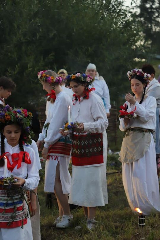 Noc Świętojańska w gminie Hańsk. Widowisko obrzędowe i puszczanie wianków [GALERIA ZDJĘĆ]