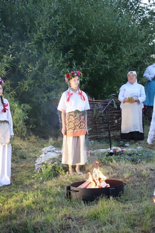 Noc Świętojańska w gminie Hańsk. Widowisko obrzędowe i puszczanie wianków [GALERIA ZDJĘĆ]