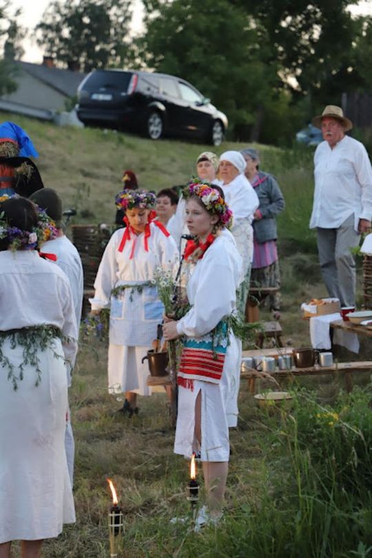 Noc Świętojańska w gminie Hańsk. Widowisko obrzędowe i puszczanie wianków [GALERIA ZDJĘĆ]