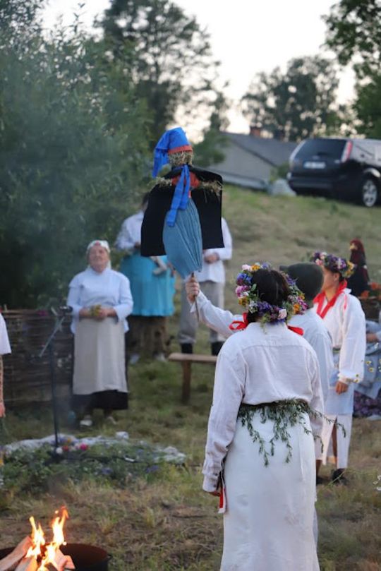 Noc Świętojańska w gminie Hańsk. Widowisko obrzędowe i puszczanie wianków [GALERIA ZDJĘĆ]