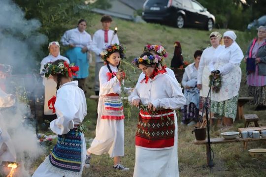 Noc Świętojańska w gminie Hańsk. Widowisko obrzędowe i puszczanie wianków [GALERIA ZDJĘĆ]
