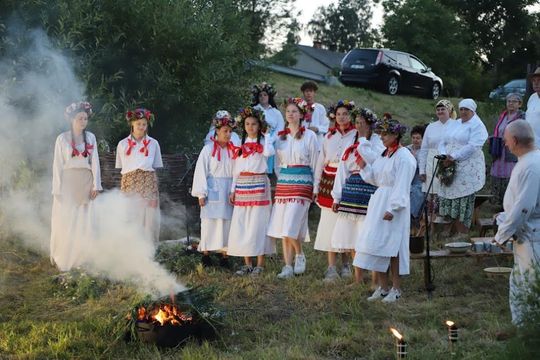 Noc Świętojańska w gminie Hańsk. Widowisko obrzędowe i puszczanie wianków [GALERIA ZDJĘĆ]