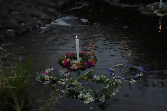 Noc Świętojańska w gminie Hańsk. Widowisko obrzędowe i puszczanie wianków [GALERIA ZDJĘĆ]