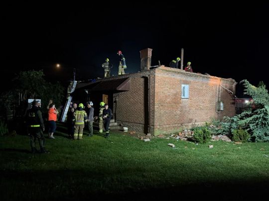 Krajobraz po burzy. Nawałnica przewracała drzewa, zrywała dachy [GALERIA ZDJĘĆ]