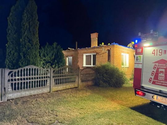 Krajobraz po burzy. Nawałnica przewracała drzewa, zrywała dachy [GALERIA ZDJĘĆ]