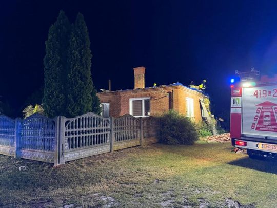 Krajobraz po burzy. Nawałnica przewracała drzewa, zrywała dachy [GALERIA ZDJĘĆ]