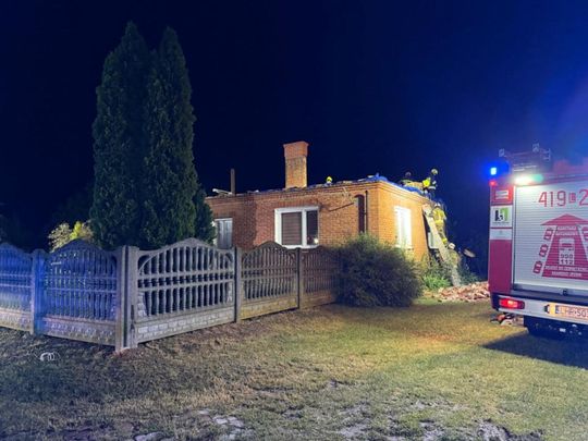 Krajobraz po burzy. Nawałnica przewracała drzewa, zrywała dachy [GALERIA ZDJĘĆ]