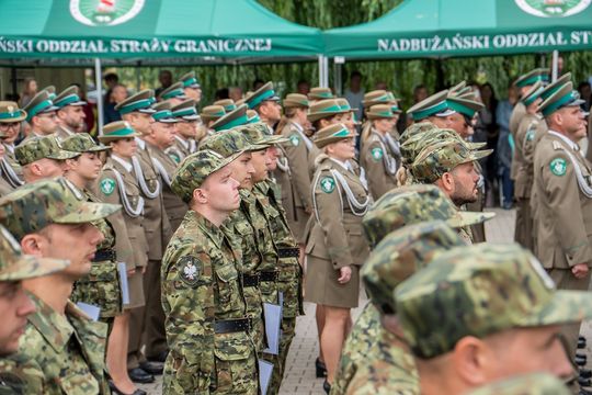 Chełm. Ślubowanie nowych funkcjonariuszy Nadbużańskiego Oddziału Straży Granicznej [GALERIA ZDJĘĆ]