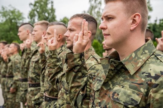 Chełm. Ślubowanie nowych funkcjonariuszy Nadbużańskiego Oddziału Straży Granicznej [GALERIA ZDJĘĆ]