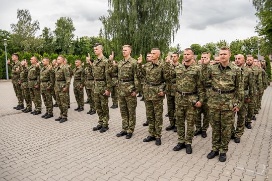 Chełm. Ślubowanie nowych funkcjonariuszy Nadbużańskiego Oddziału Straży Granicznej [GALERIA ZDJĘĆ]