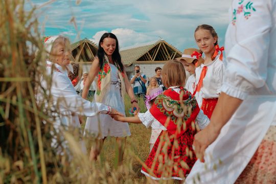 Gm. Leśniowice. Udane Żniwowanie na Maczułach. Tradycja, kultura, dobra zabawa [GALERIA ZDJĘĆ]