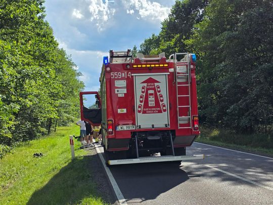 Mężczyzna na wózku inwalidzkim, potrącony przez bmw, trafił do szpitala [ZDJĘCIA]