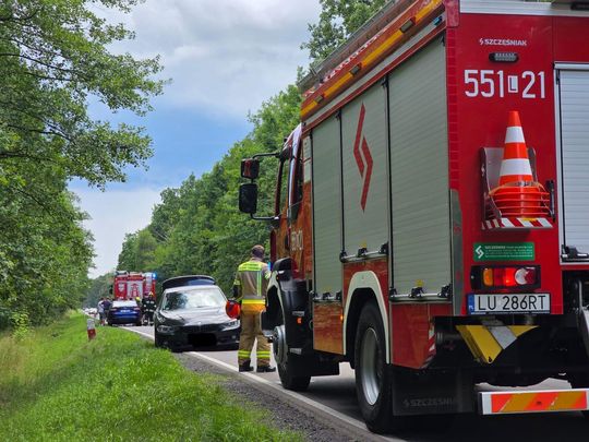 Mężczyzna na wózku inwalidzkim, potrącony przez bmw, trafił do szpitala [ZDJĘCIA]