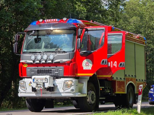 Mężczyzna na wózku inwalidzkim, potrącony przez bmw, trafił do szpitala [ZDJĘCIA]