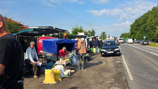 Gm. Chełm. Urządzili targ po swojemu. Rolnicy będą mieć swoje miejsce do handlowania [ZDJĘCIA]