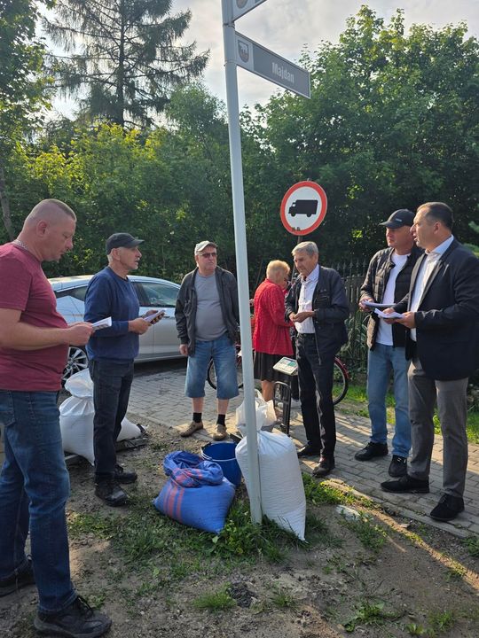 Gm. Chełm. Urządzili targ po swojemu. Rolnicy będą mieć swoje miejsce do handlowania [ZDJĘCIA]
