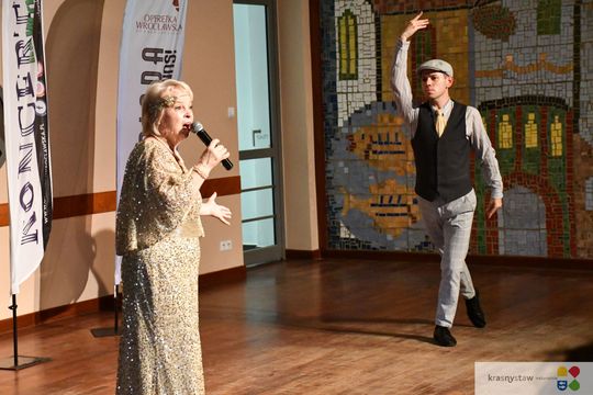 Krasnystaw.  Koncert "Kiepura na wynos" z Rynku Miejskiego przeniósł się do KDK [GALERIA ZDJĘĆ]