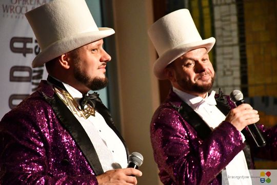 Krasnystaw.  Koncert "Kiepura na wynos" z Rynku Miejskiego przeniósł się do KDK [GALERIA ZDJĘĆ]